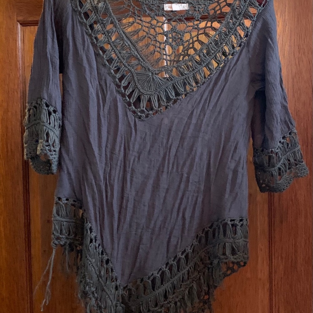 Crochet design low v neck - 3/4 sleeve top